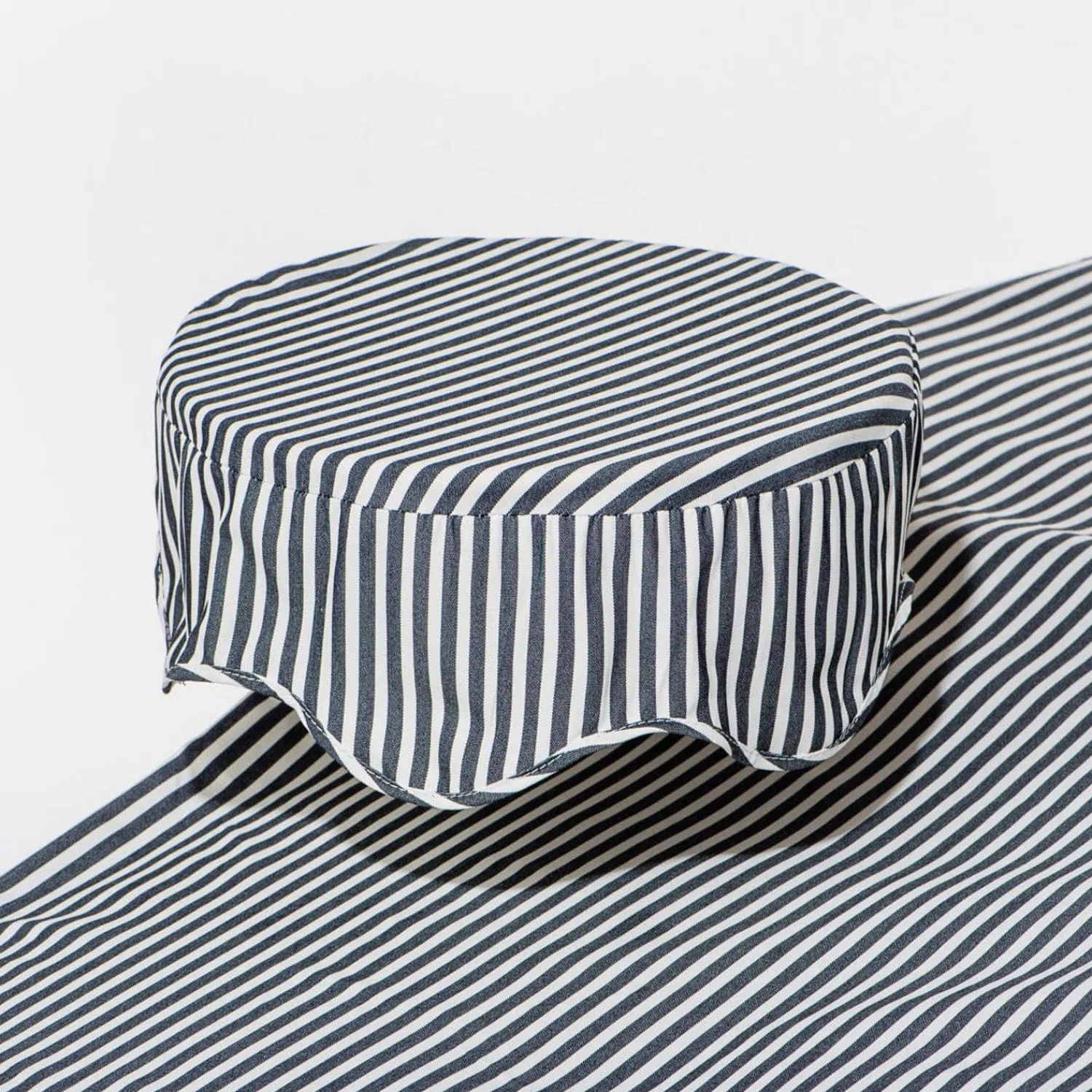 The Al Fresco Sun Lounger Cover - Lauren'S Navy Stripe^Business & Pleasure Co. Best